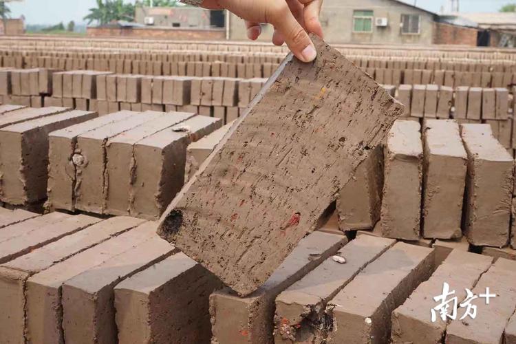 建筑垃圾制砖机一台设备多少钱? 建筑垃圾制砖机一台设备多少钱?